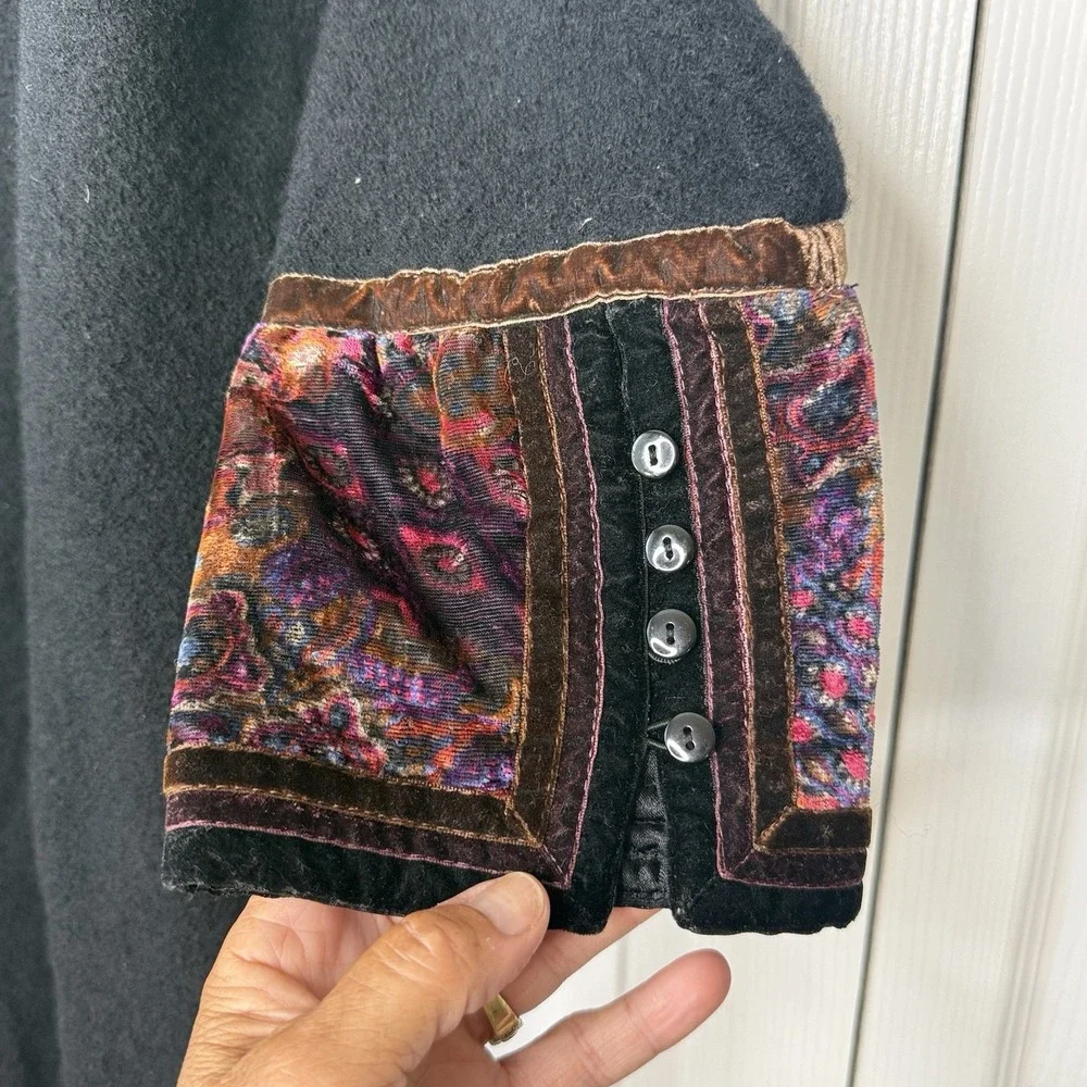 Vintage Ladier New York Artsy Black Coat with Colorful Patterned Collar Cuffs M